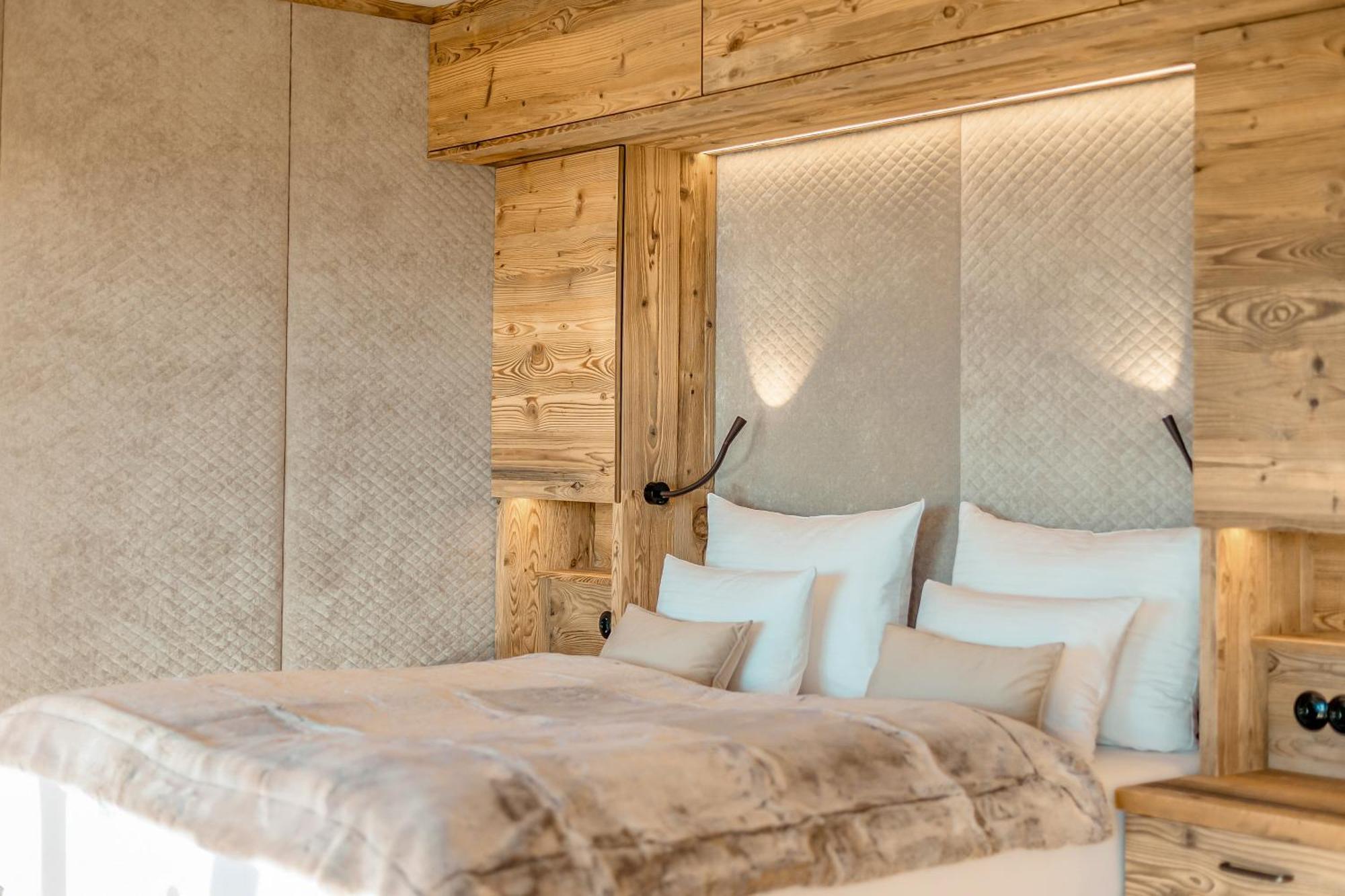 Brandlalm Chalets Gundisch Room photo